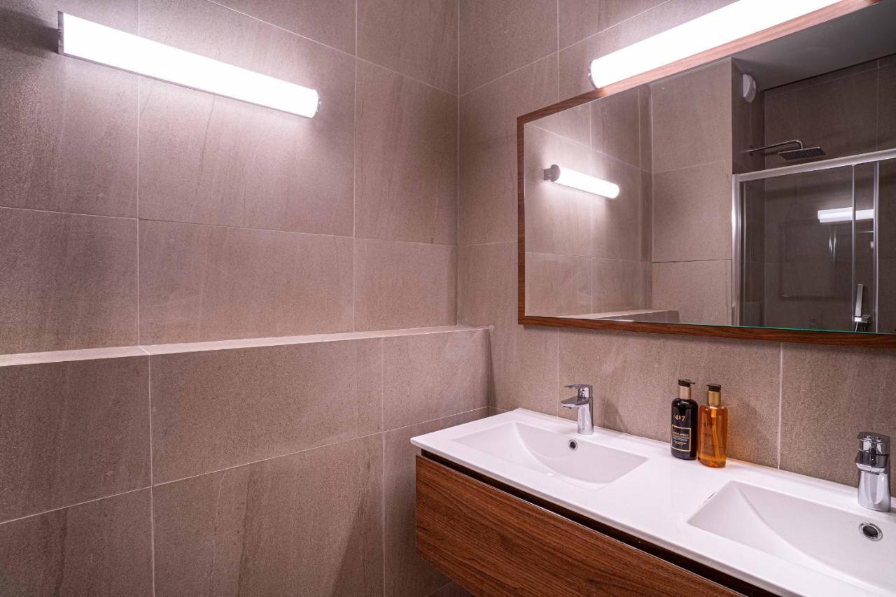135 - Urban Five Star Apartment In Center Of Párizs Kültér fotó